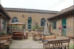 崖式窑洞有靠山式和沿沟式